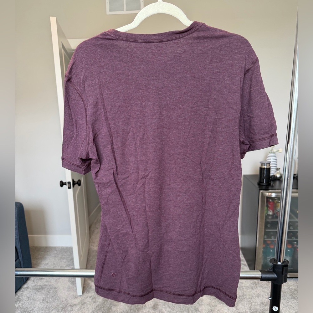Lululemon Men's Purple T-Shirt